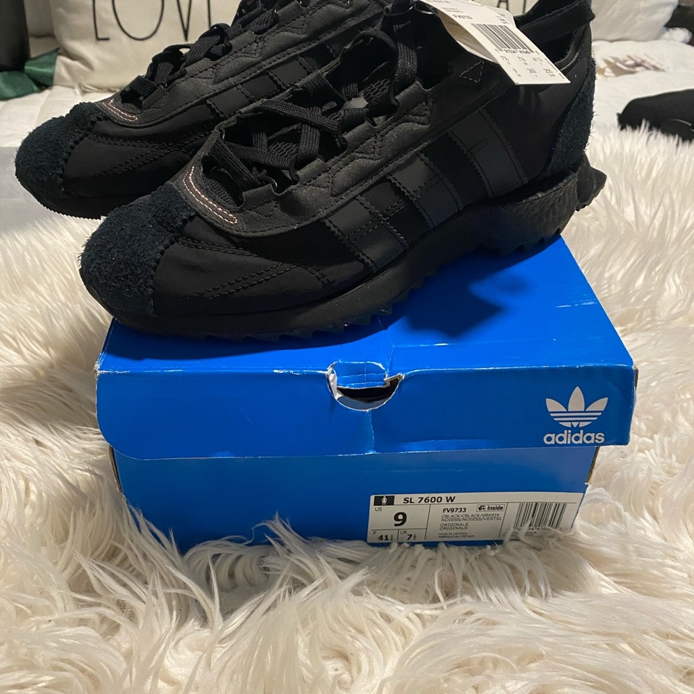 NWT!! Women Adidas SL 7600 W in Black